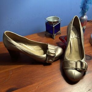 CHLOE made in ITALY 💛 GOLD leather 💛 round toe block heel 💛 Size 9 💛